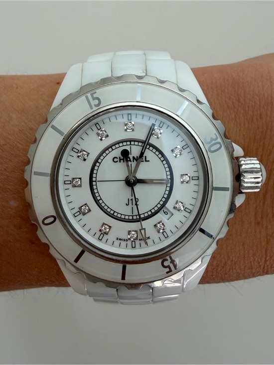 CHANEL Other - CHANEL J12 H1628 33mm White Ceramic Diamond Quartz Watch